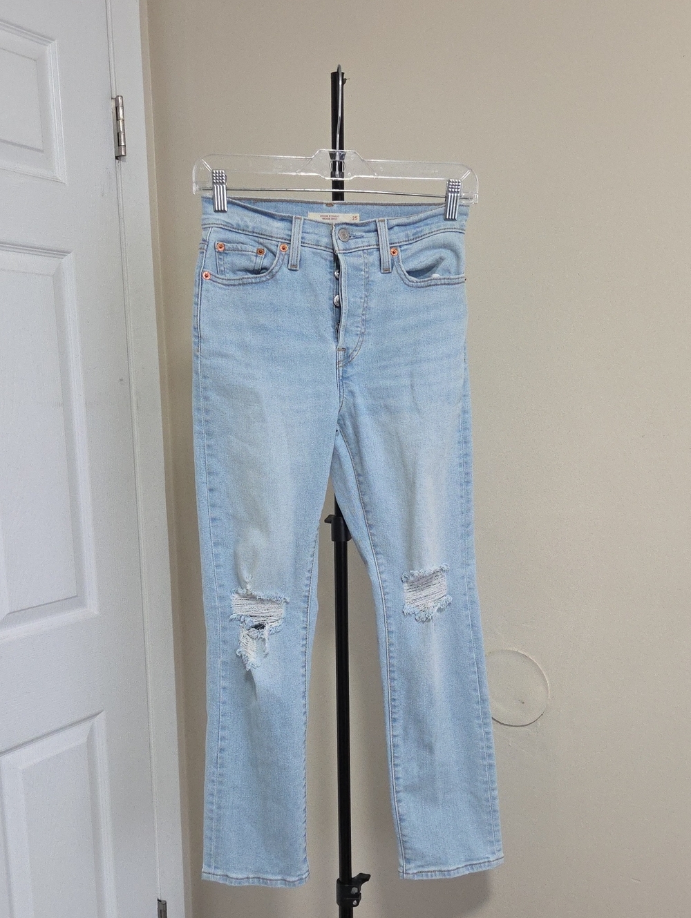 Levi's Light Wedgie Straight Distressed Jeans